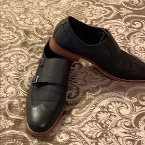 Men’s dress shoes in very good condition!!
